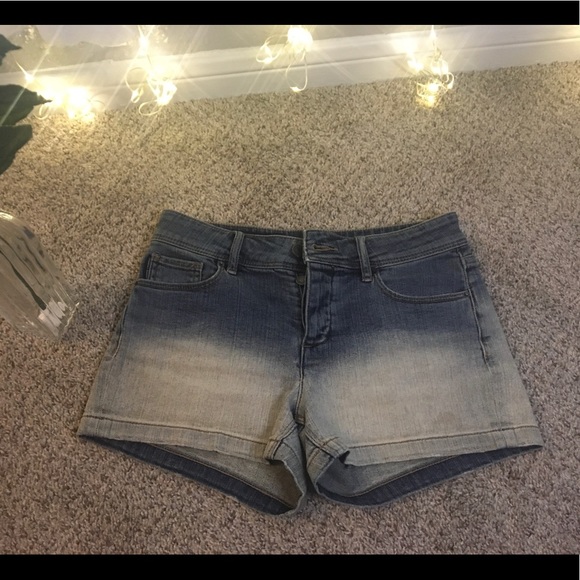 Armani Exchange Gradation Jean Shorts - Picture 9 of 9